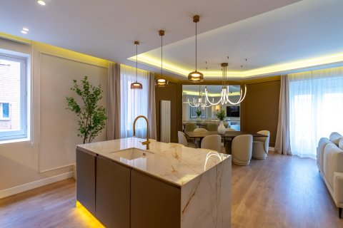 Apartment for sale in Madrid, Spain 2 bedrooms, 127 sq.m. No. 167278 - photo 8