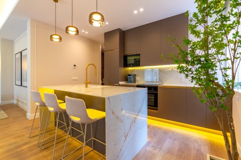 Apartment for sale in Madrid, Spain 2 bedrooms, 127 sq.m. No. 167278 - photo 9