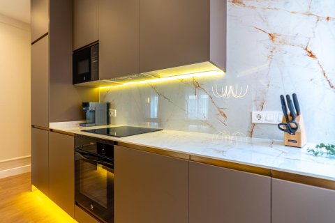 Apartment for sale in Madrid, Spain 2 bedrooms, 127 sq.m. No. 167278 - photo 13