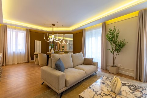 Apartment for sale in Madrid, Spain 2 bedrooms, 127 sq.m. No. 167278 - photo 2