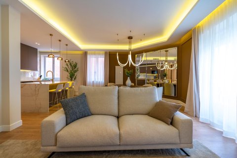 Apartment for sale in Madrid, Spain 2 bedrooms, 127 sq.m. No. 167278 - photo 3