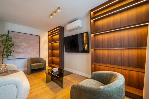 Apartment for sale in Madrid, Spain 3 bedrooms, 158 sq.m. No. 167279 - photo 8
