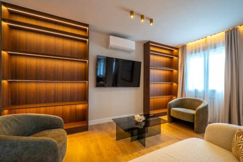 Apartment for sale in Madrid, Spain 3 bedrooms, 158 sq.m. No. 167279 - photo 4
