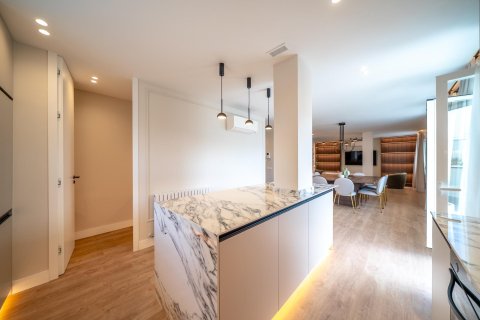 Apartment for sale in Madrid, Spain 3 bedrooms, 158 sq.m. No. 167279 - photo 18