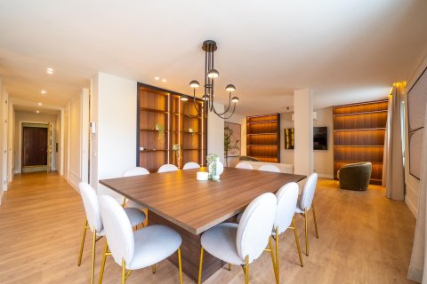 Apartment for sale in Madrid, Spain 3 bedrooms, 158 sq.m. No. 167279 - photo 5