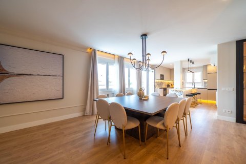 Apartment for sale in Madrid, Spain 3 bedrooms, 158 sq.m. No. 167279 - photo 12