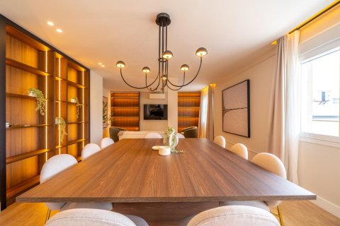 Apartment for sale in Madrid, Spain 3 bedrooms, 158 sq.m. No. 167279 - photo 20
