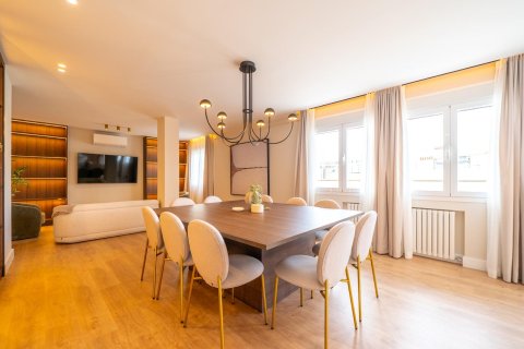 Apartment for sale in Madrid, Spain 3 bedrooms, 158 sq.m. No. 167279 - photo 2