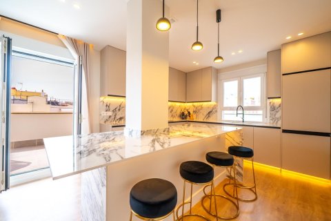 Apartment for sale in Madrid, Spain 3 bedrooms, 158 sq.m. No. 167279 - photo 14