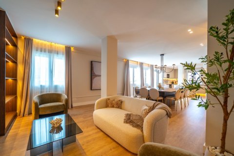 Apartment for sale in Madrid, Spain 3 bedrooms, 158 sq.m. No. 167279 - photo 3