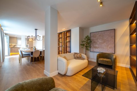 Apartment for sale in Madrid, Spain 3 bedrooms, 158 sq.m. No. 167279 - photo 7