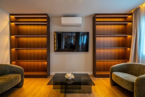 Apartment for sale in Madrid, Spain 3 bedrooms, 158 sq.m. No. 167279 - photo 11