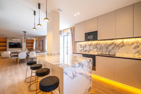 Apartment for sale in Madrid, Spain 3 bedrooms, 158 sq.m. No. 167279 - photo 13