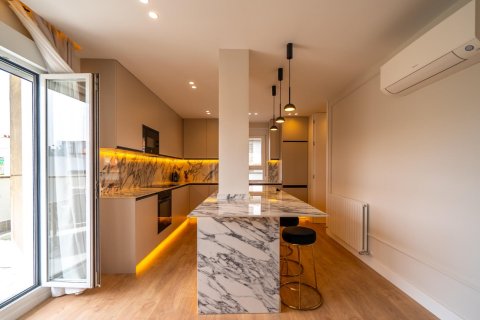 Apartment for sale in Madrid, Spain 3 bedrooms, 158 sq.m. No. 167279 - photo 16