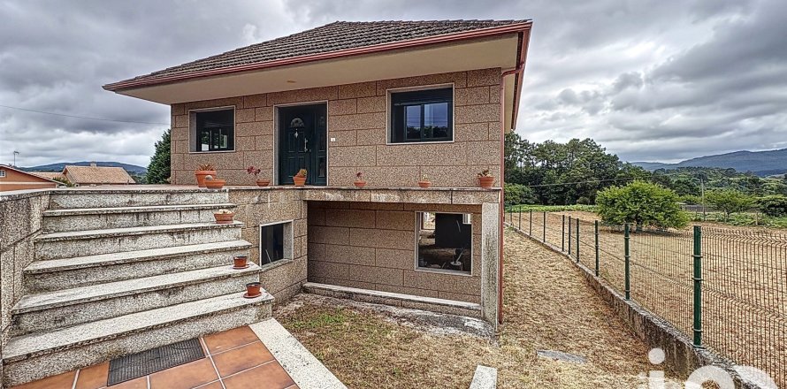 Дом в Понтеведра, Испания 4 спальни, 331м2 №153261