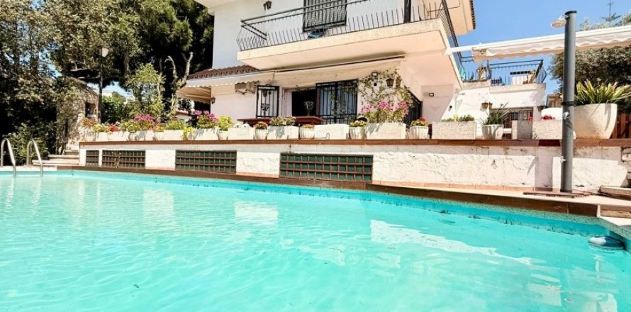 Talo Calafell, Tarragona, Espanja 7 makuuhuonetta, 175 m2 No. 153263