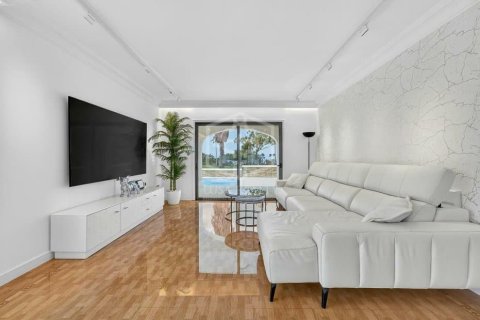 Villa in vendita a Adeje, Tenerife, Spagna 4 camere da letto, 463 mq. N° 167679 - foto 11