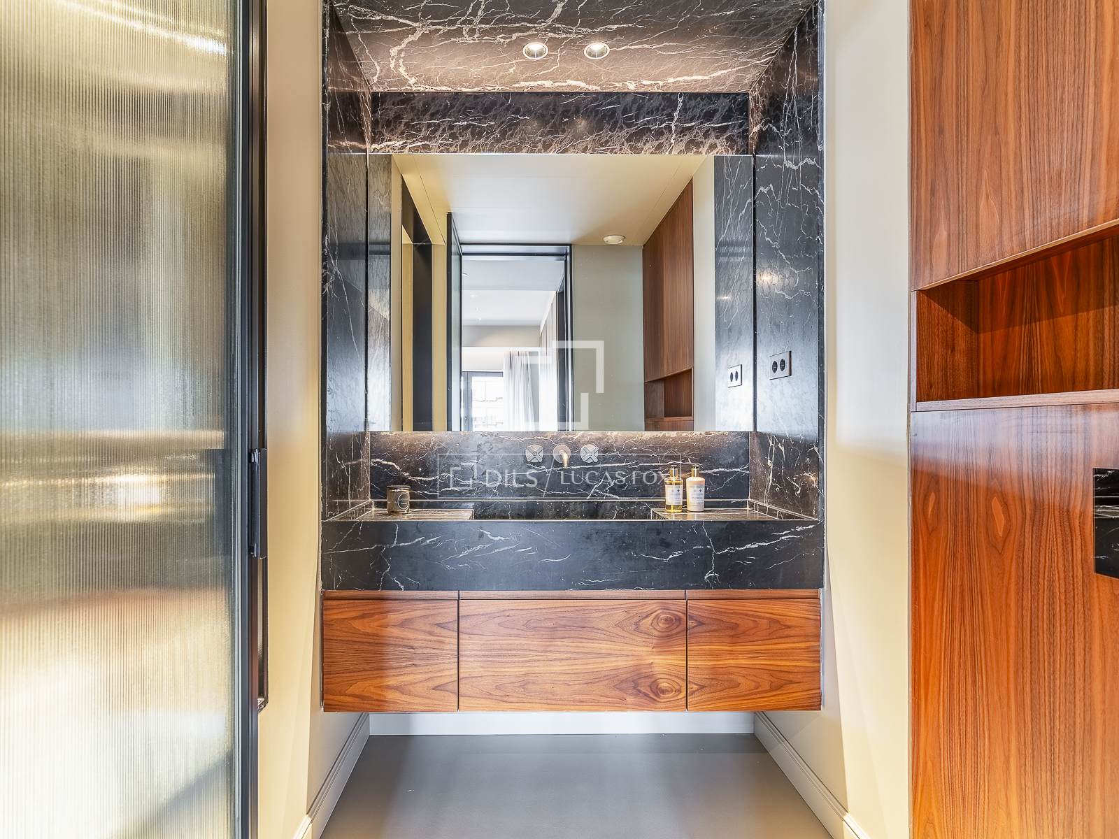 Huoneisto Barcelona, Espanja 3 makuuhuonetta, 218 m2 No. 192590