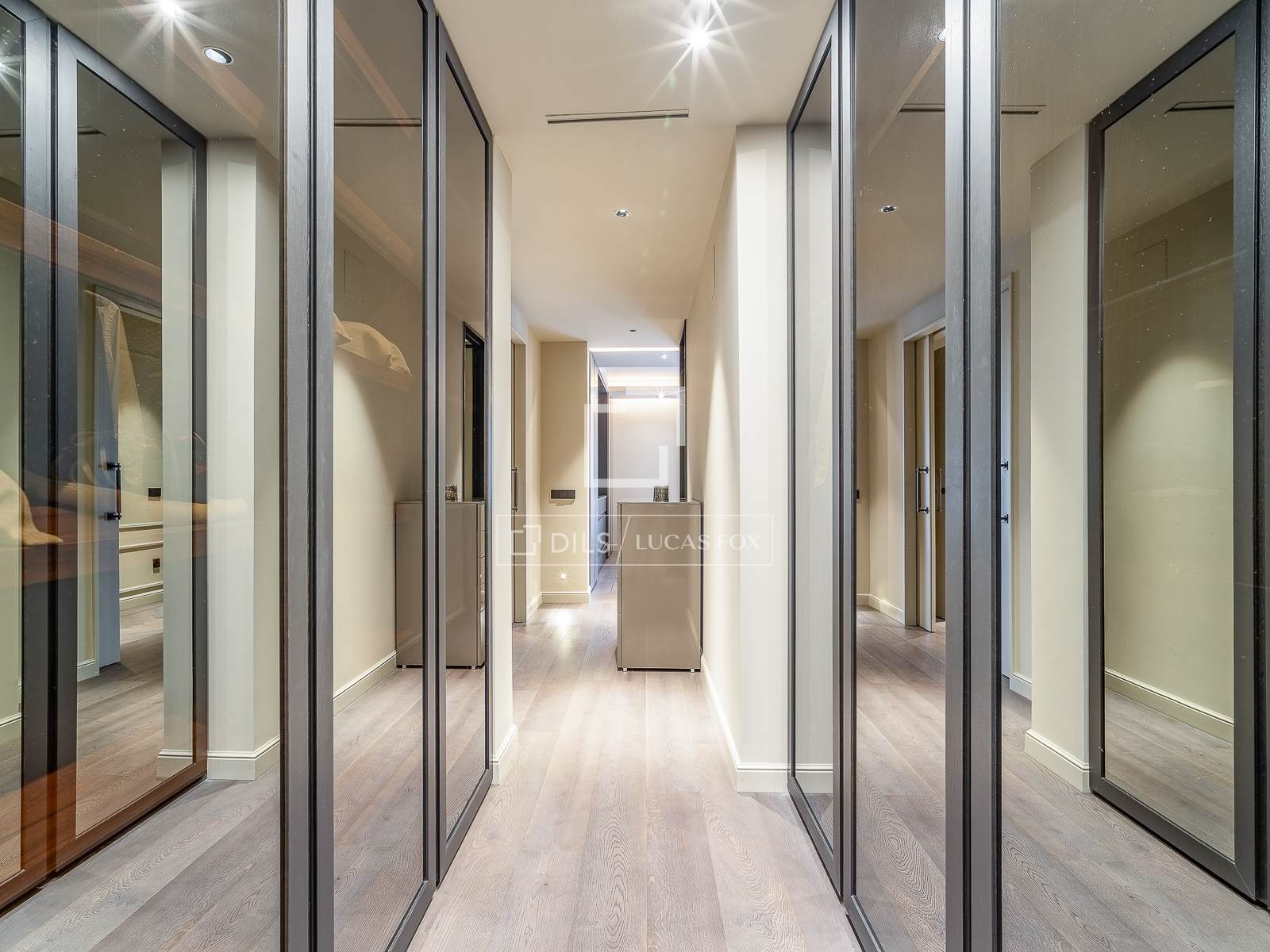 Huoneisto Barcelona, Espanja 3 makuuhuonetta, 218 m2 No. 192590