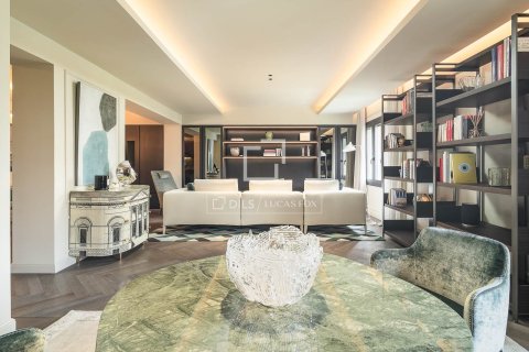 Apartment in Barcelona, Spain 3 bedrooms, 218 sq.m. No. 192590