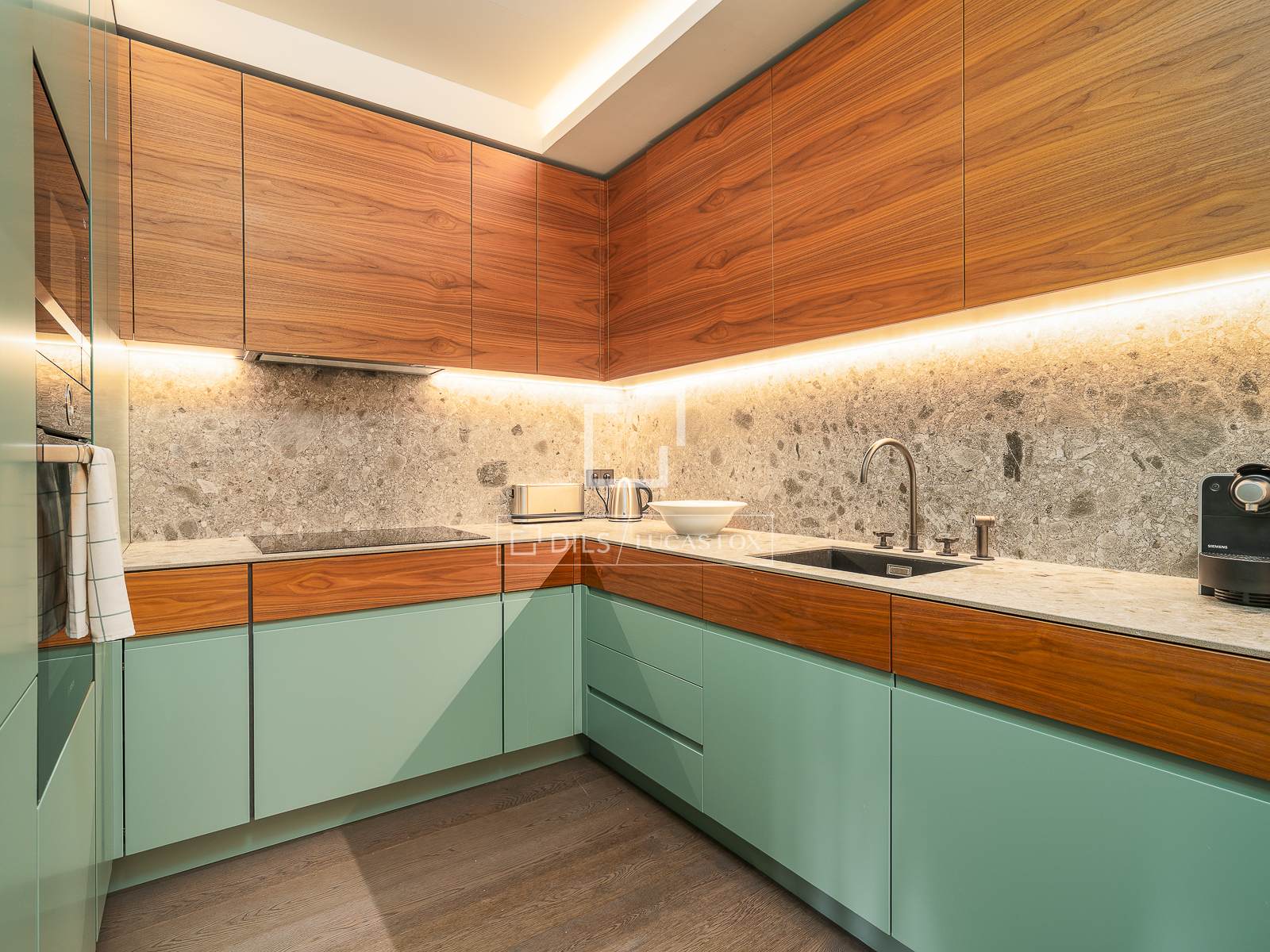 Huoneisto Barcelona, Espanja 3 makuuhuonetta, 218 m2 No. 192590