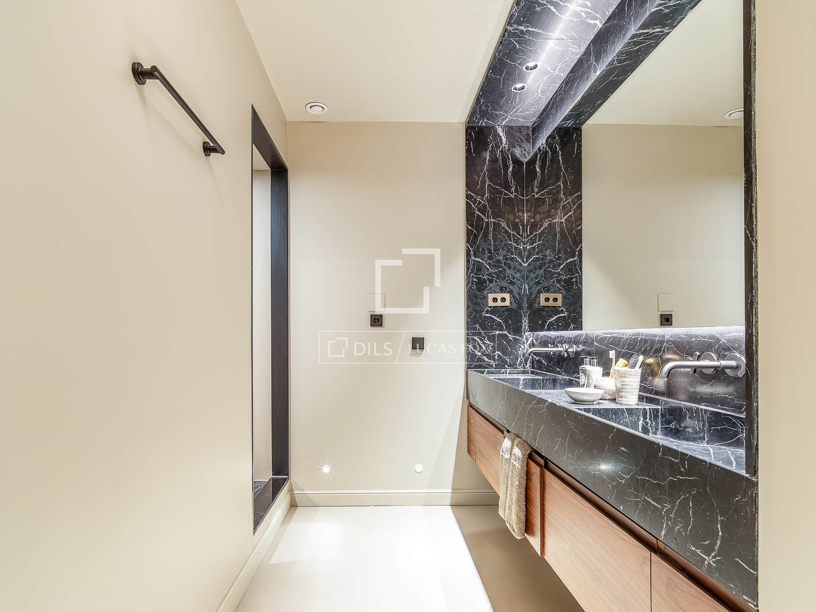 Huoneisto Barcelona, Espanja 3 makuuhuonetta, 218 m2 No. 192590