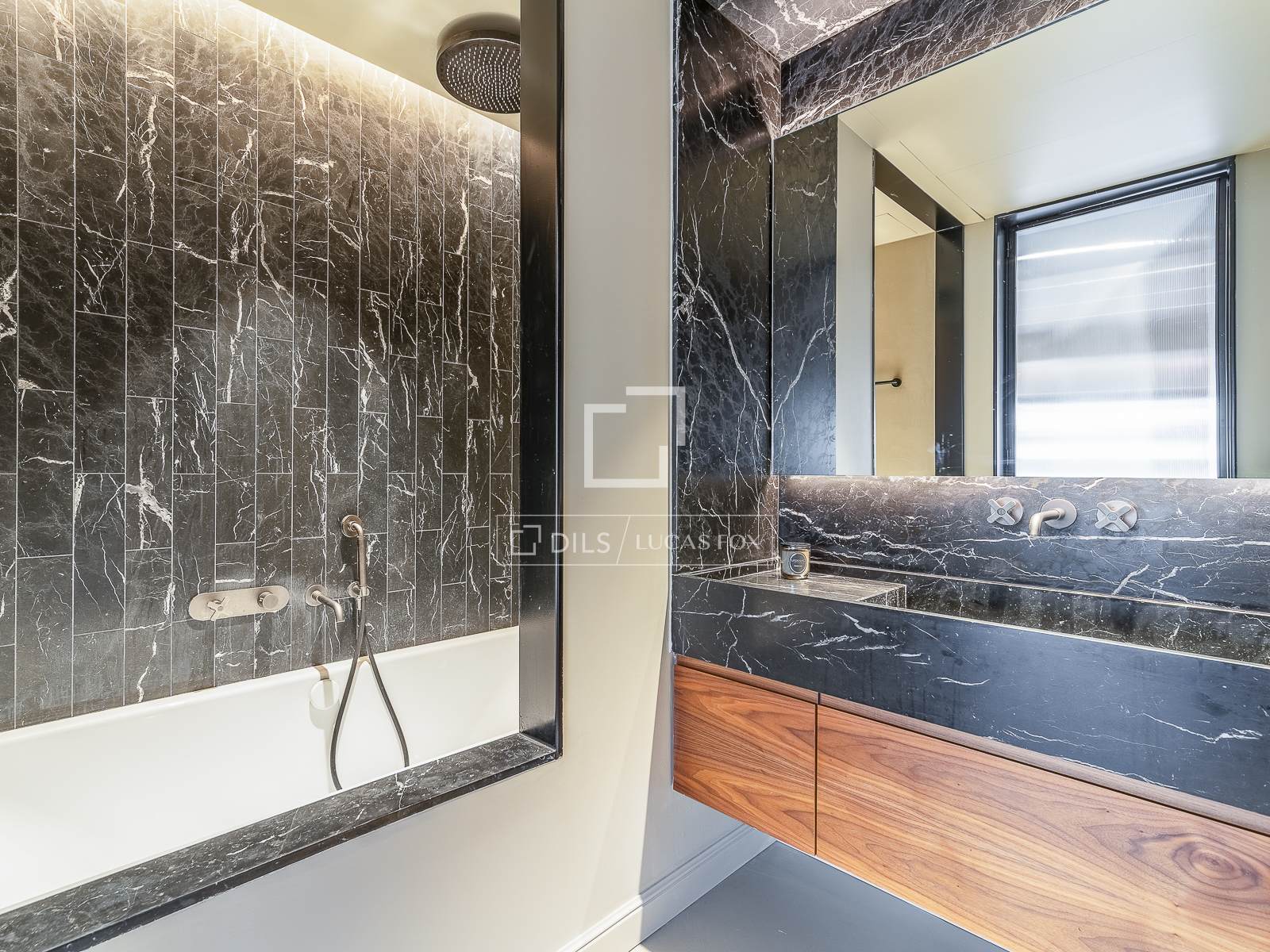Huoneisto Barcelona, Espanja 3 makuuhuonetta, 218 m2 No. 192590