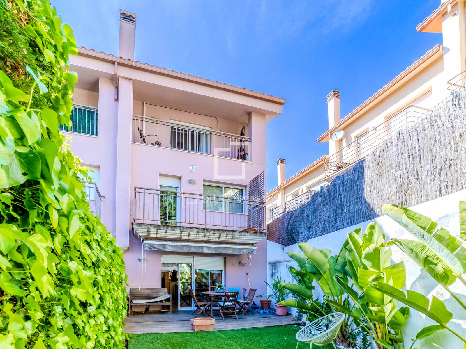 Villa a Sitges, Barcelona, Spagna 5 camere da letto, 187 mq. N° 192593