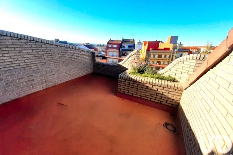 Apartment for sale in La Baneza, Leon, Spain 3 bedrooms, 127 sq.m. No. 186135 - photo 2