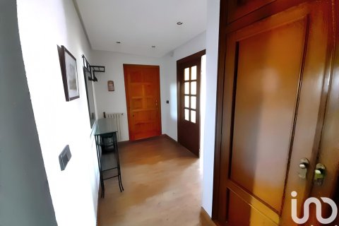 Apartment for sale in La Baneza, Leon, Spain 3 bedrooms, 127 sq.m. No. 186135 - photo 3
