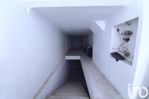 Commercial property in Alicante, Spain 2 bedrooms, 195 sq.m. No. 186133