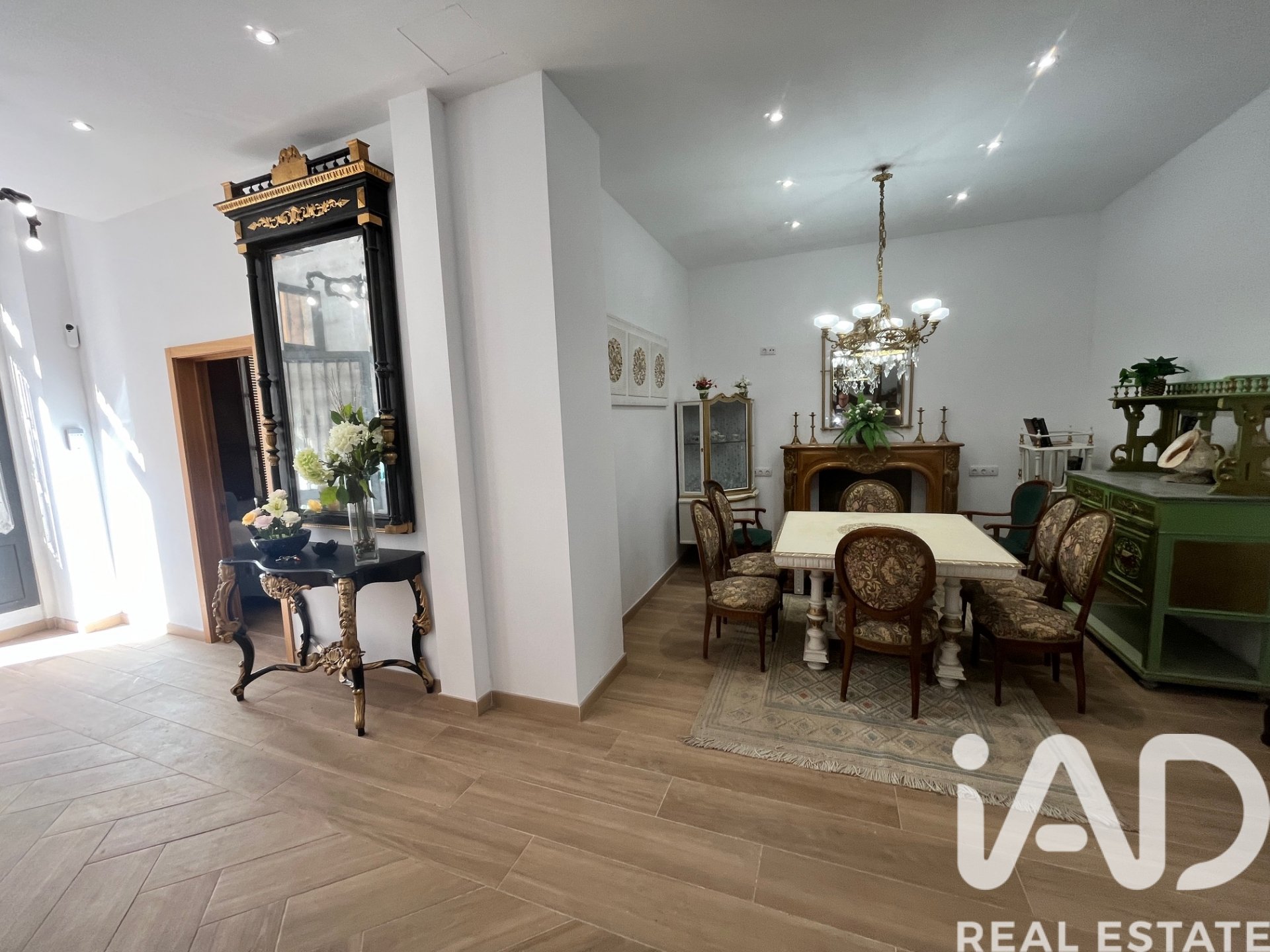 House in Oropesa del Mar, Castellon, Spain 9 bedrooms, 450 sq.m. No. 173281