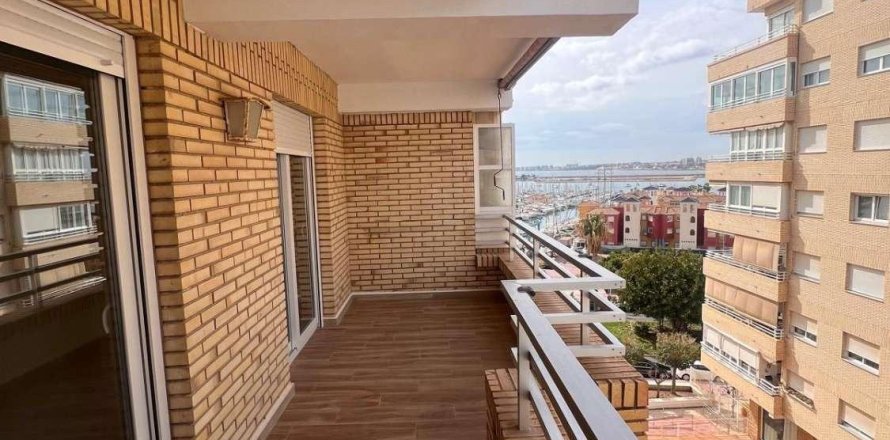 Apartment in Torrevieja, Alicante, Spain 2 bedrooms, 83 sq.m. No. 119722
