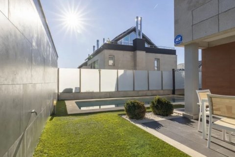 Huvila myytävänä Las Rozas de Madrid, Madrid, Espanja, 5 makuuhuonetta, 470 m2 No. 117169 - kuva 4