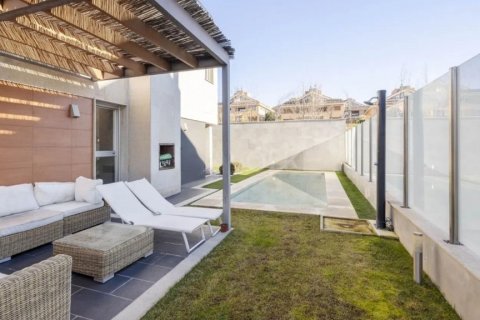 Huvila myytävänä Las Rozas de Madrid, Madrid, Espanja, 5 makuuhuonetta, 470 m2 No. 117169 - kuva 1