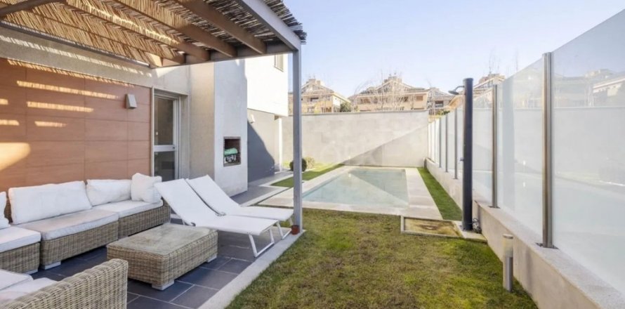 Huvila Las Rozas de Madrid, Madrid, Espanja 5 makuuhuonetta, 470 m2 No. 117169