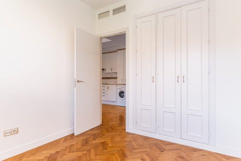 Apartment à vendre Madrid, Espagne, 1 chambre, 60 m2 No. 117166 - photo 9