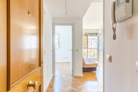 Apartment à vendre Madrid, Espagne, 1 chambre, 60 m2 No. 117166 - photo 1