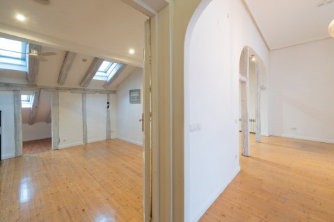Duplex for sale Madrid, Spain 3 bedrooms, 168 sq.m. No. 107393 - photo 20
