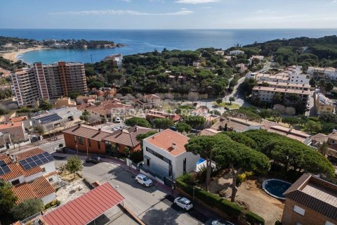 Talo myytävänä Sant Feliu de Guixols, Girona, Espanja, 4 makuuhuonetta, 290 m2 No. 176916 - kuva 30
