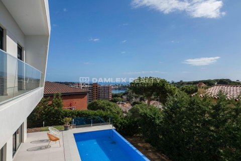 Talo myytävänä Sant Feliu de Guixols, Girona, Espanja, 4 makuuhuonetta, 290 m2 No. 176916 - kuva 5