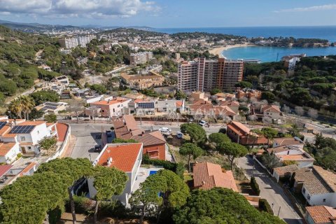 Talo myytävänä Sant Feliu de Guixols, Girona, Espanja, 4 makuuhuonetta, 290 m2 No. 176916 - kuva 3