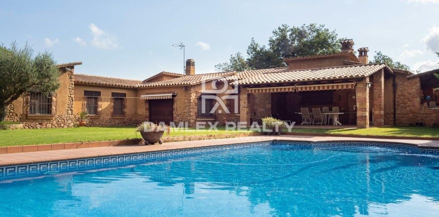 Linnat Santa Cristina d'Aro, Girona, Espanja 3 makuuhuonetta, 240 m2 No. 176914