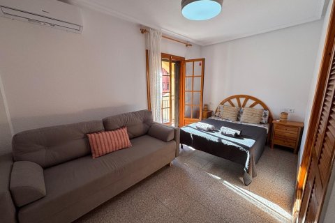 Huoneisto myytävänä Torrevieja, Alicante, Espanja, 2 makuuhuonetta,  No. 139943 - kuva 2