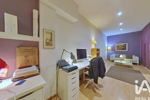Commercial property for sale in Barcelona, Spain 1 bedroom, 187 sq.m. No. 172668 - photo 11