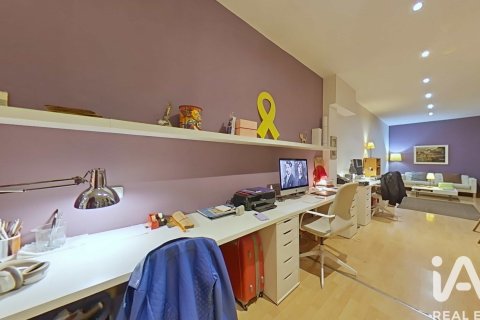 Commercial property for sale in Barcelona, Spain 1 bedroom, 187 sq.m. No. 172668 - photo 13
