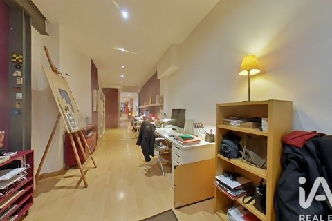 Commercial property for sale in Barcelona, Spain 1 bedroom, 187 sq.m. No. 172668 - photo 10