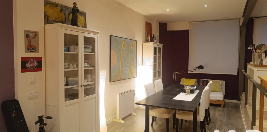 Commercial property in Barcelona, Spain 1 bedroom, 187 sq.m. No. 172668