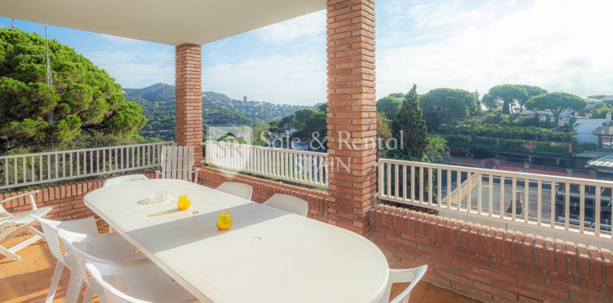 Talo Lloret de Mar, Girona, Espanja 7 makuuhuonetta, 260 m2 No. 166439