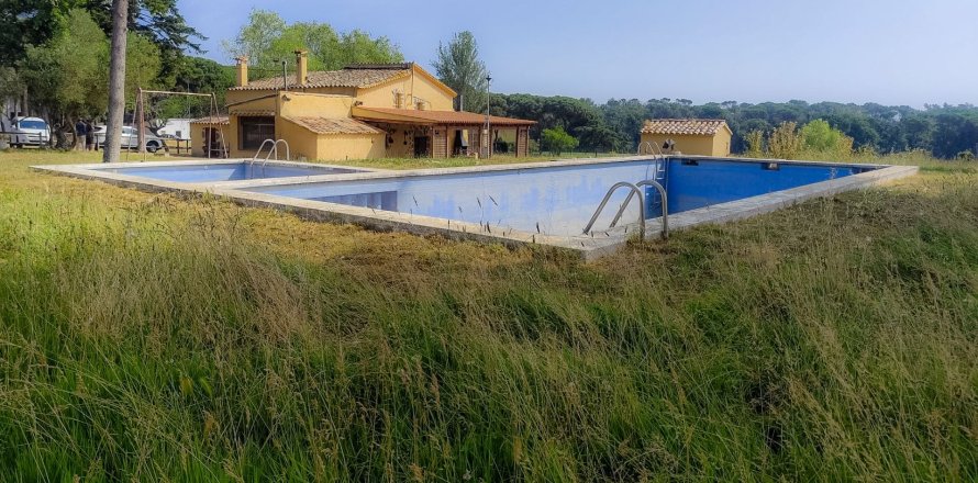 Casa a Caldes de Malavella, Girona, Spagna 5 camere da letto, 390 mq. N° 166442